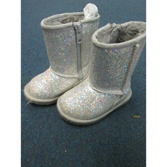Polar Edge Other - Polar Edge silver sparkle fur lined boots SIZE 5